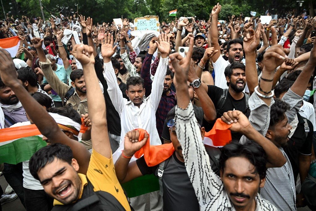 India, si dimette il ministro dell'Istruzione dopo le proteste degli 'scarafaggi'