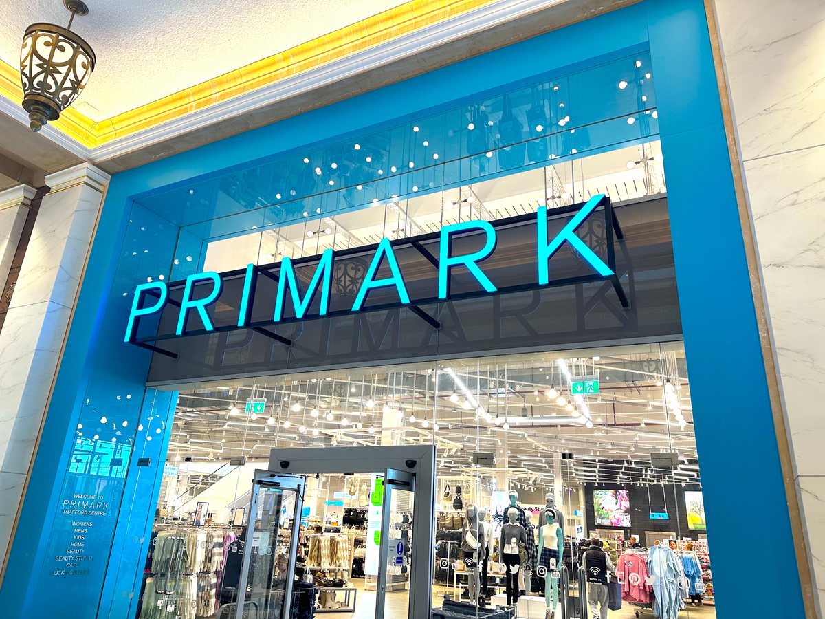 Primark lancia lo zaino da sottopoltrona da 18 sterline: capiente per un weekend di vestiti