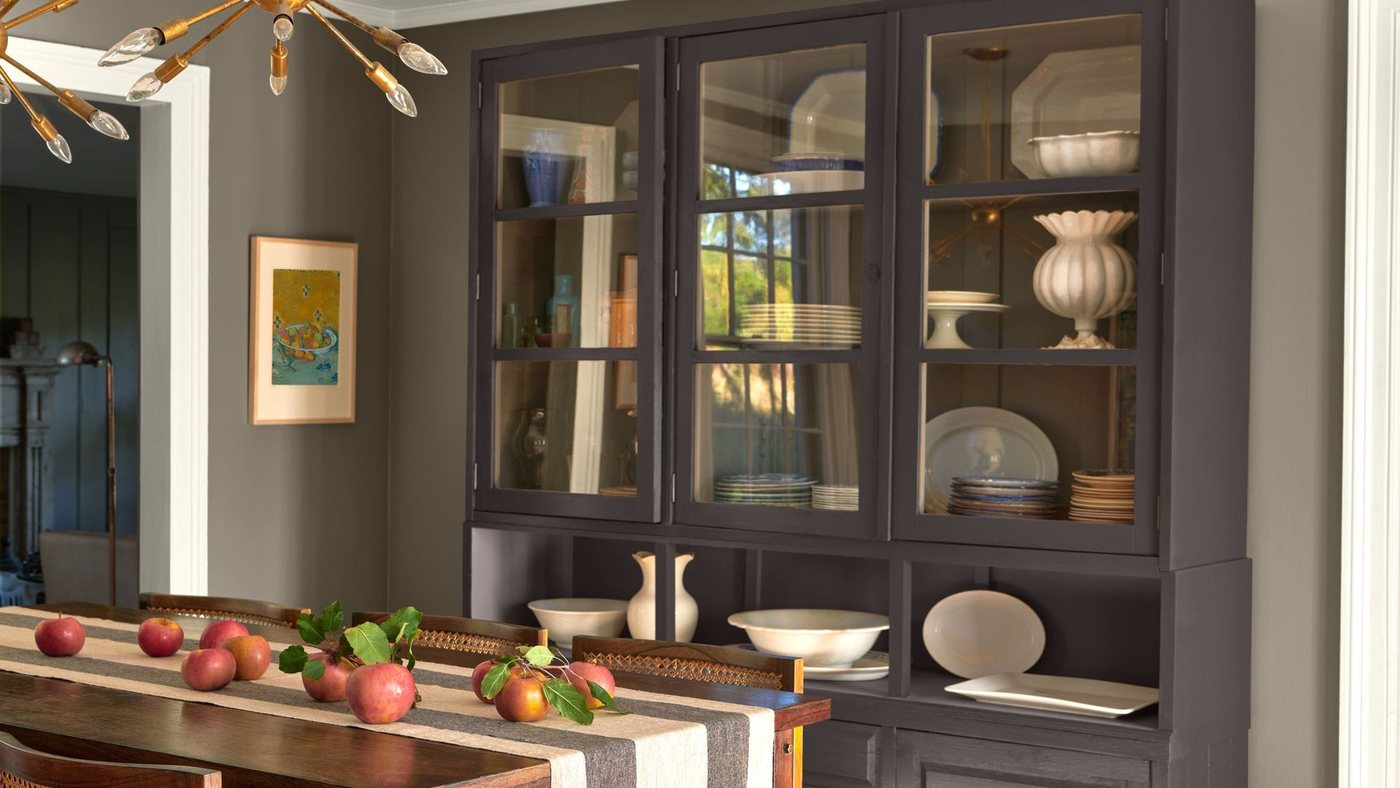 Benjamin Moore presenta la palette «Feels Like Fall»: tonalità cupe e sorprese inattese