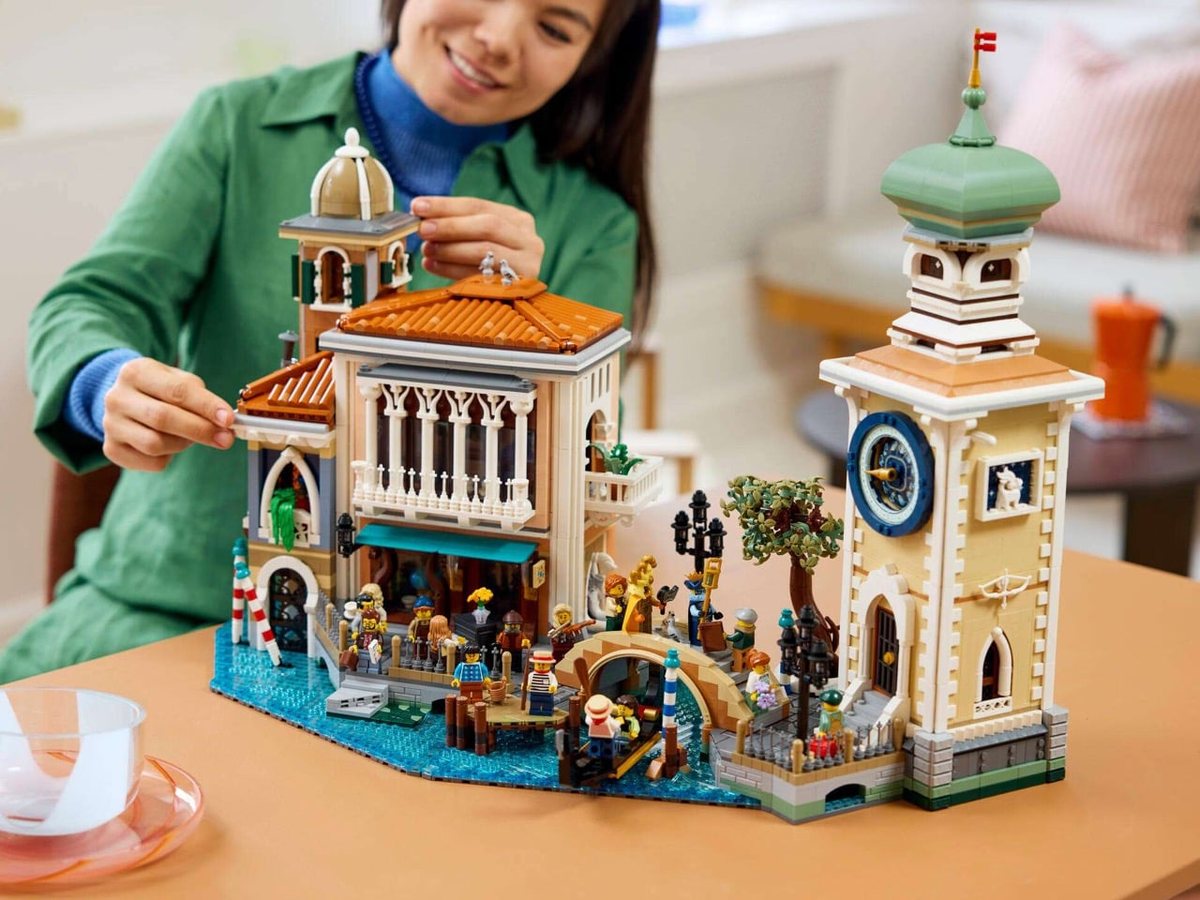 Il nuovo set LEGO dedicato a Venezia: 5.682 mattoncini e un pianoforte che suona davvero