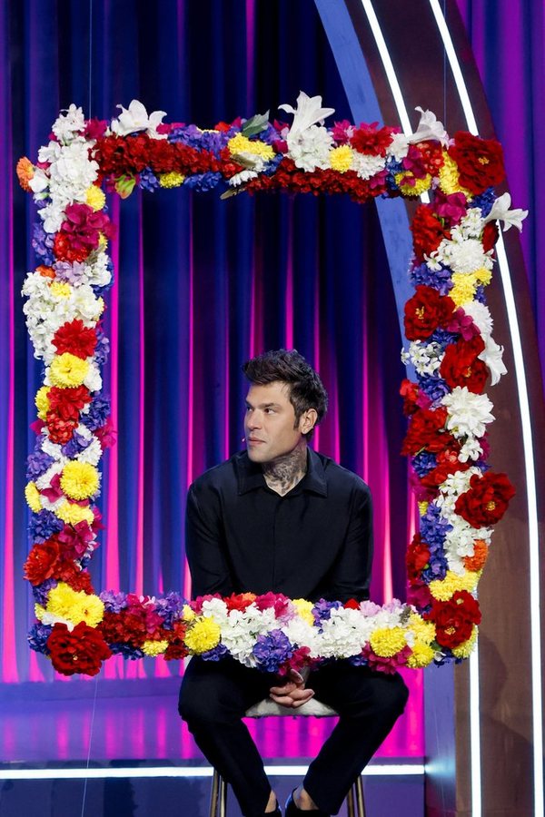 Le battute su Fedez tagliate da Roast in Peace 2 riaprono il dibattito sui limiti della comicità