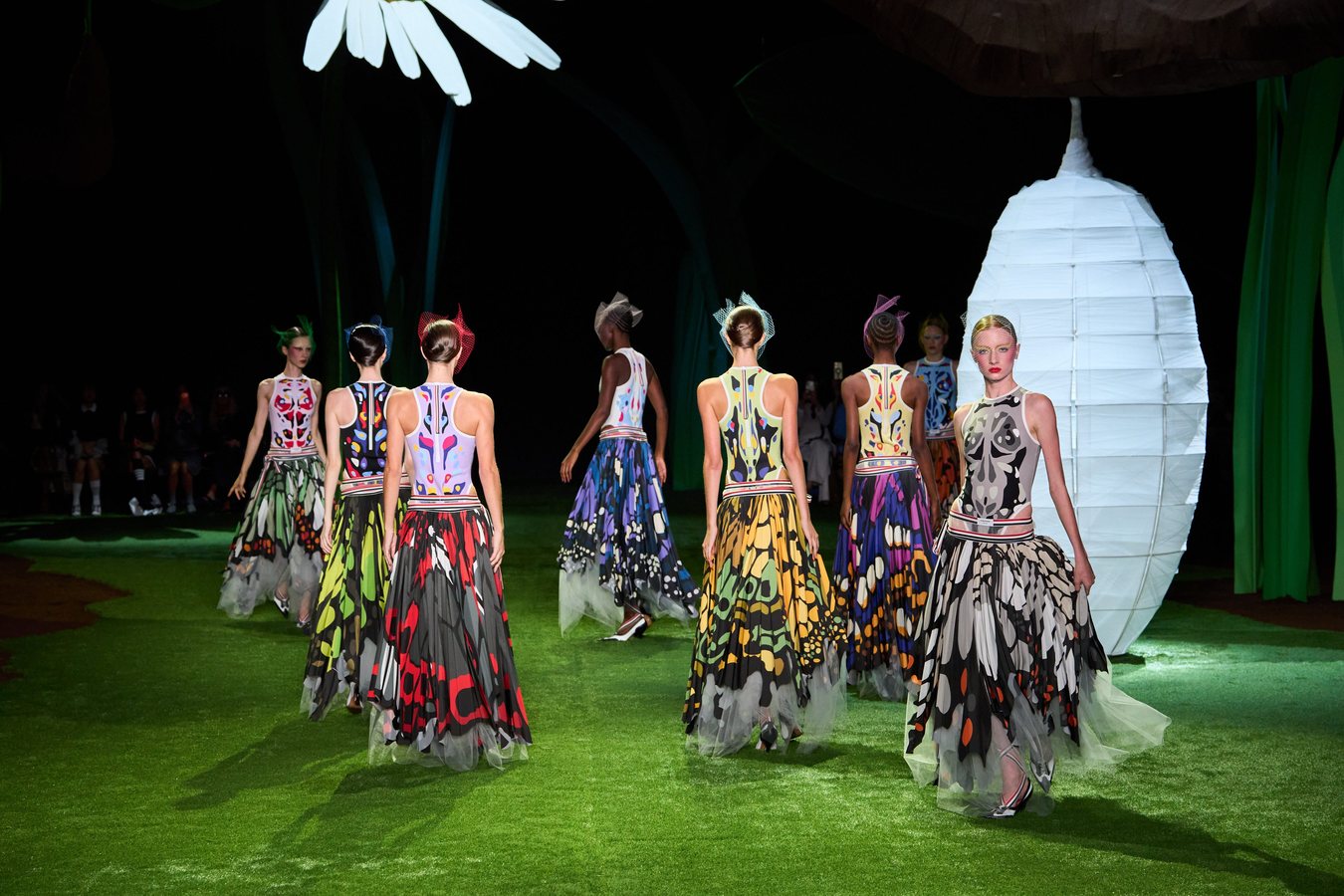 Thom Browne chiude la New York Fashion Week con un giardino immaginario