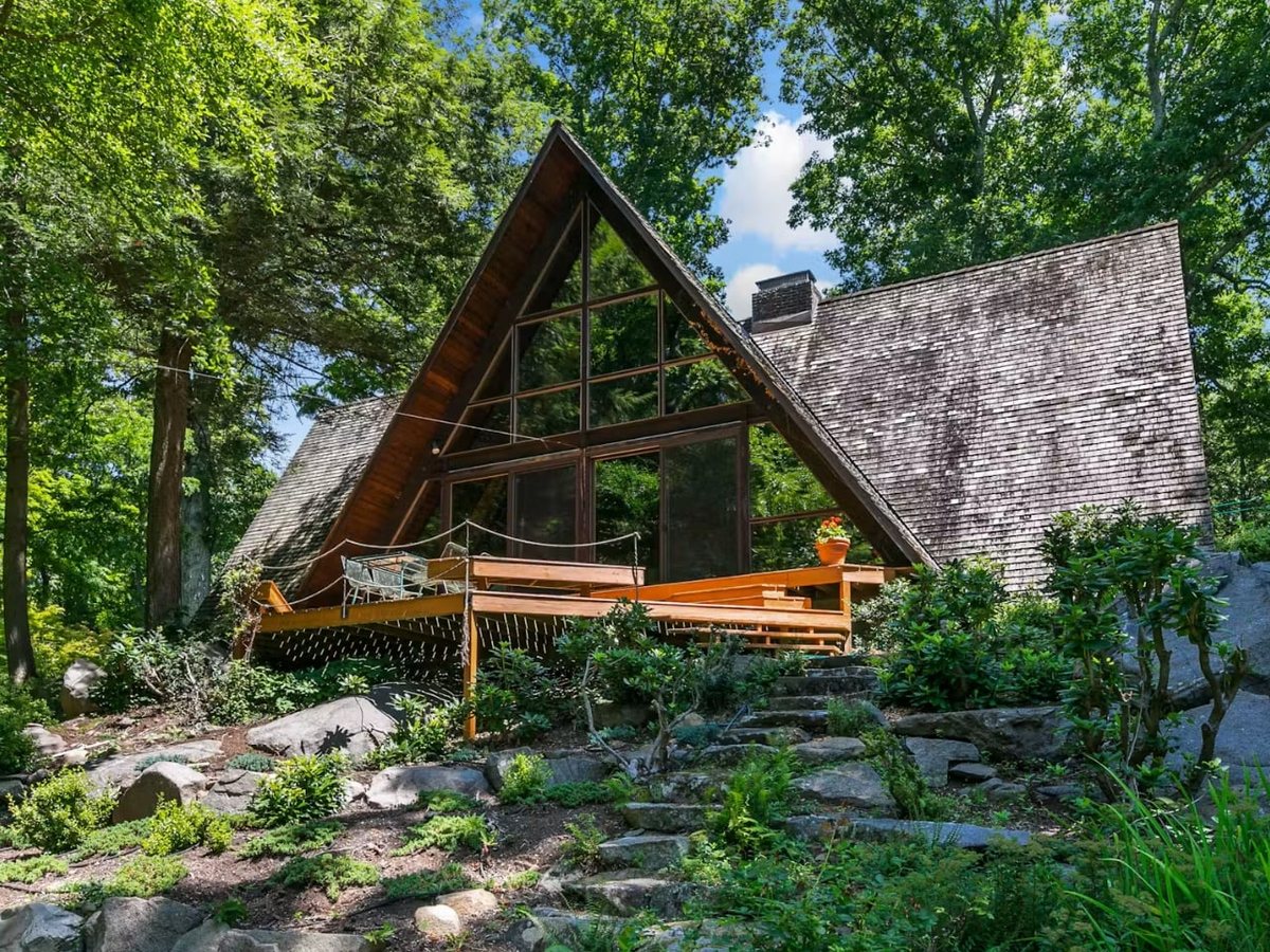 Una casa A-frame da 1,7 milioni di dollari a un'ora da New York