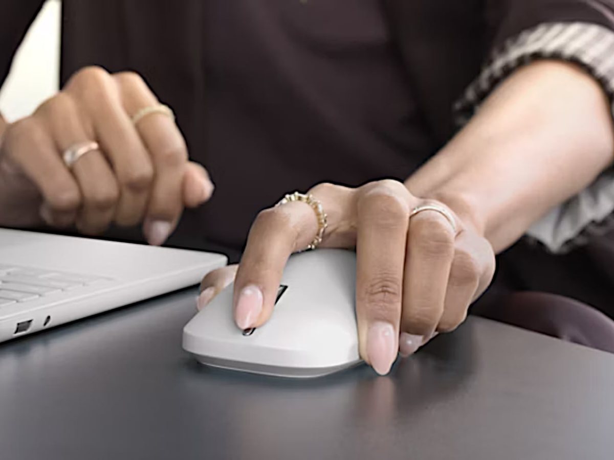 Microsoft lancia il Surface Mouse ambidestro con feedback aptico