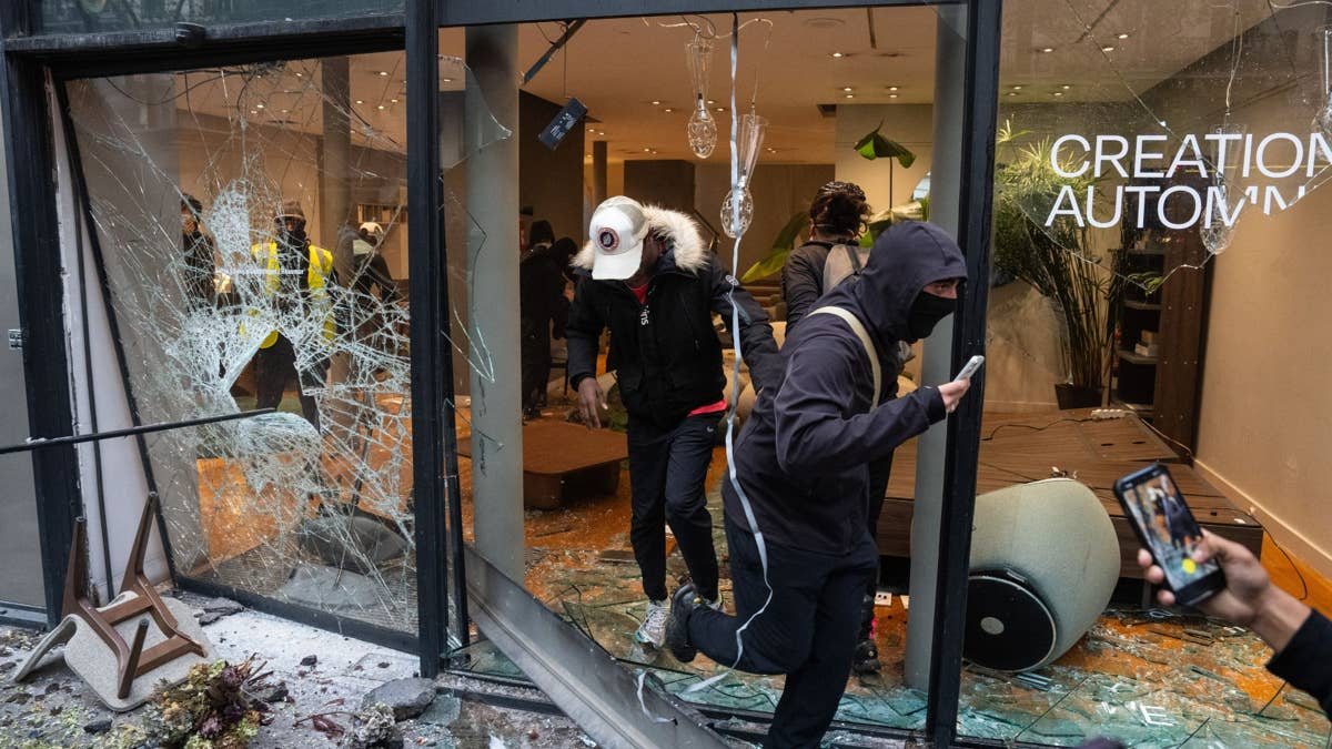Proteste a Parigi, saccheggi ai danni dei grandi marchi francesi