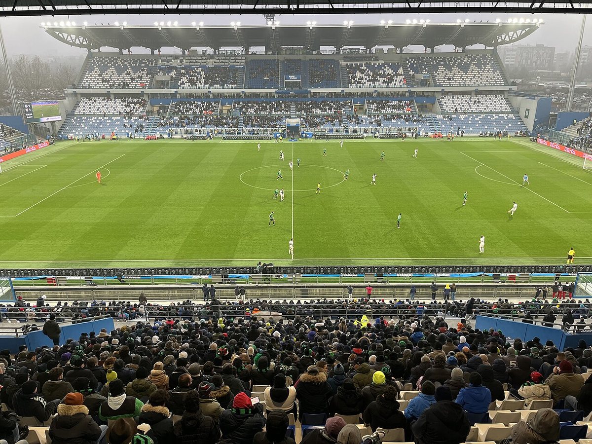 La Lazio travolge 6-2 il Sassuolo e sale in testa alla classifica