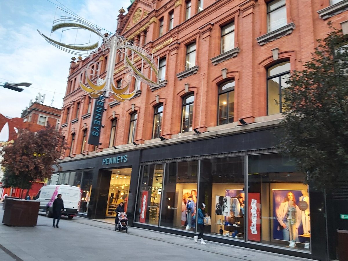 Primark lancia una t-shirt in misto lana da 10 sterline in sette colori