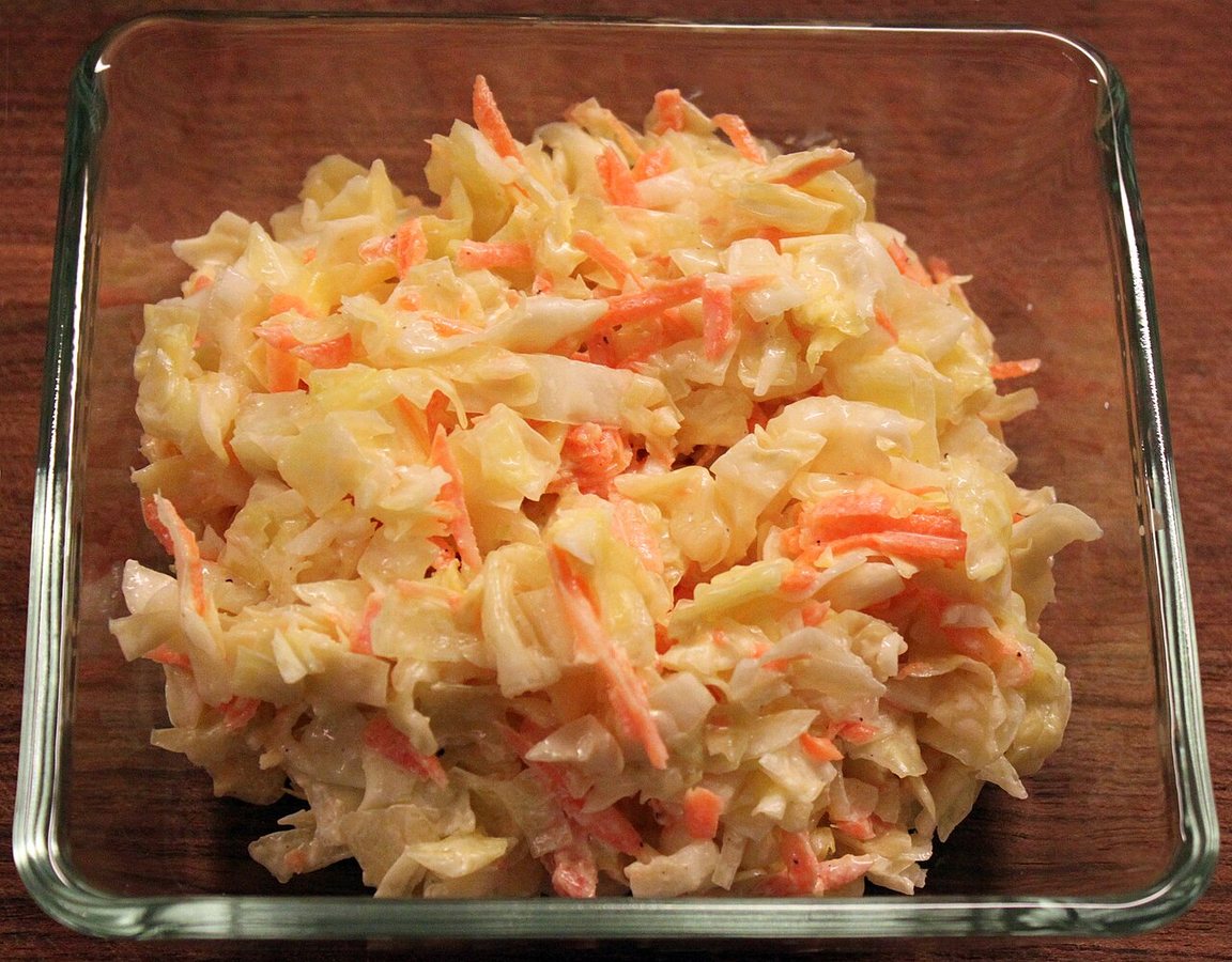 Coleslaw più croccante e nutriente con l'aggiunta dei broccoli