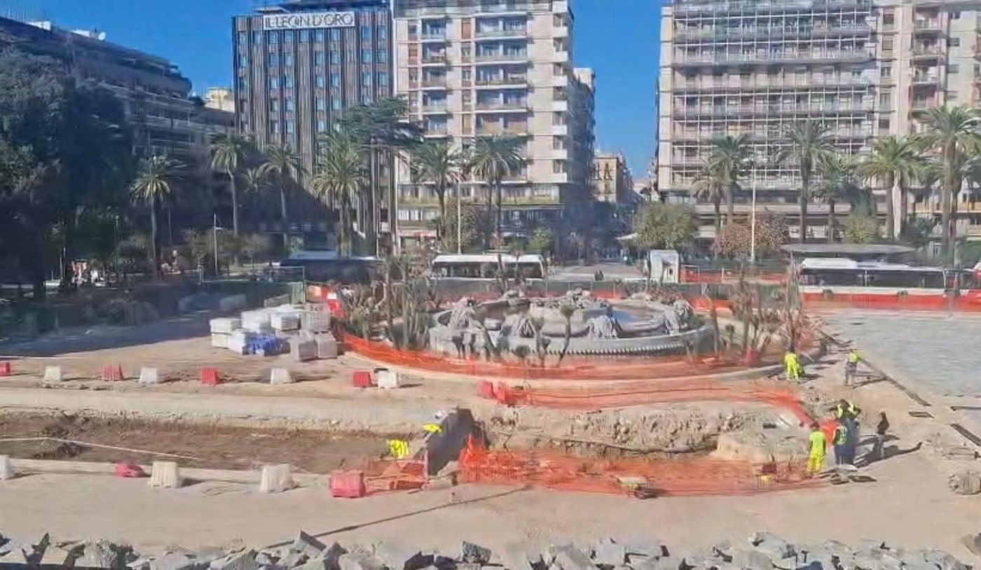 Bari, nuovi reperti archeologici in piazza Moro: i lavori restano al passo e chiuderanno entro il 2026