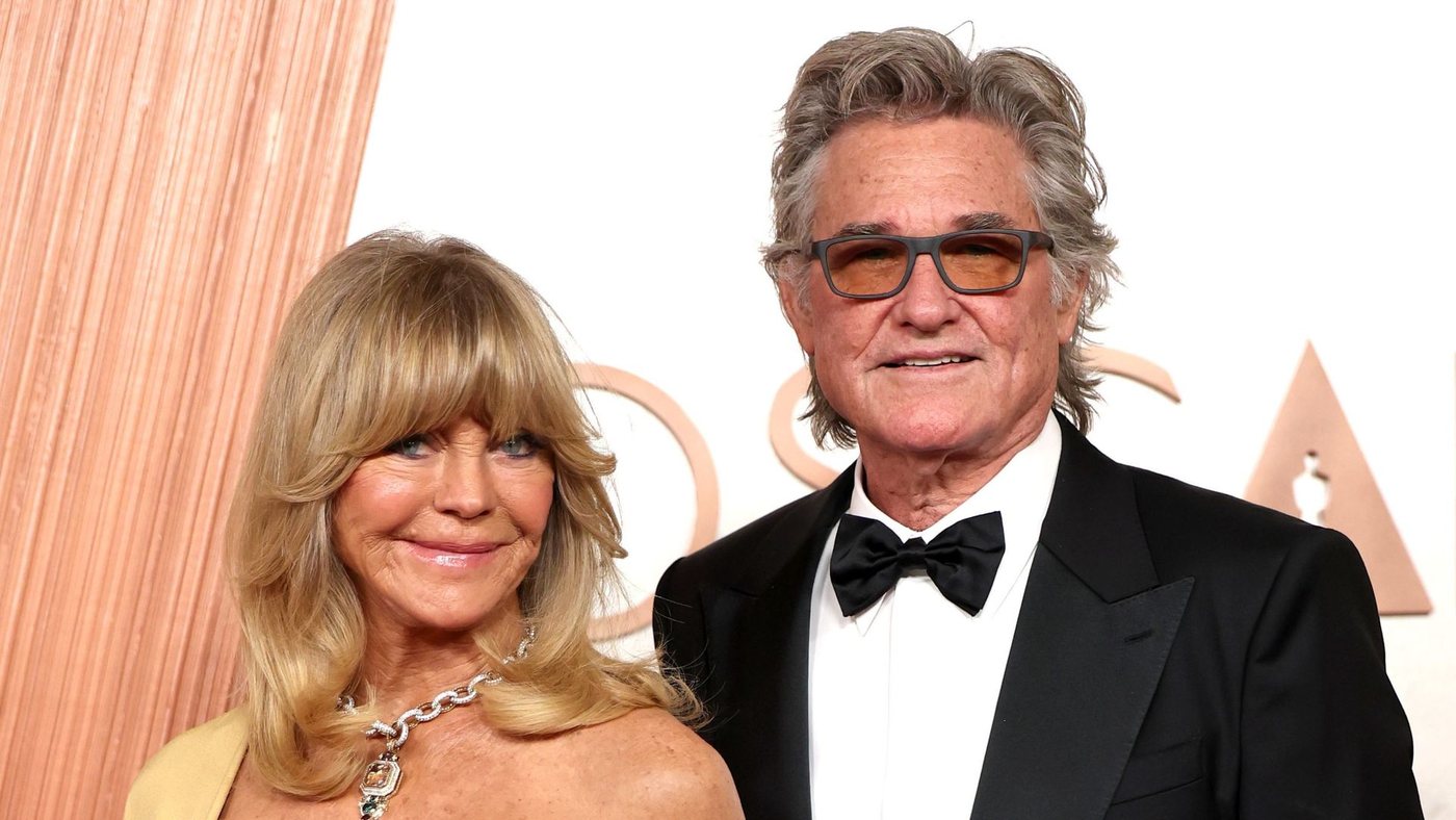 Biancheria bianca texturizzata per la camera da letto: la lezione di stile di Goldie Hawn e Kurt Russell