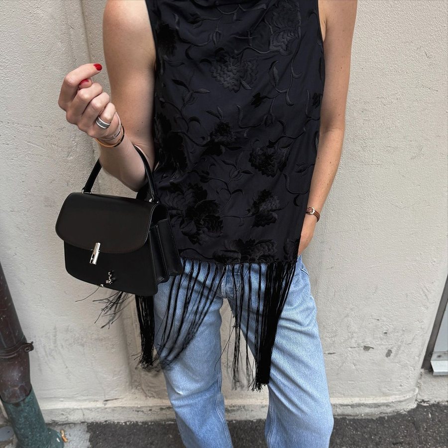 31 top autunnali da abbinare ai jeans: la guida della stagione