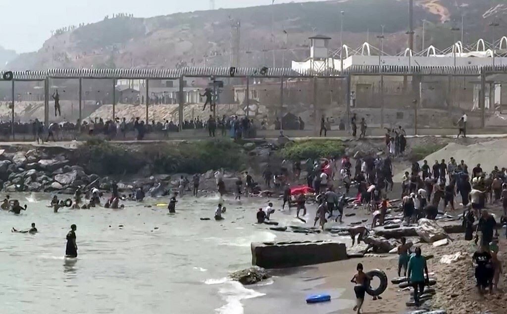 La crisi dei migranti a Ceuta compatta le destre europee contro Sánchez