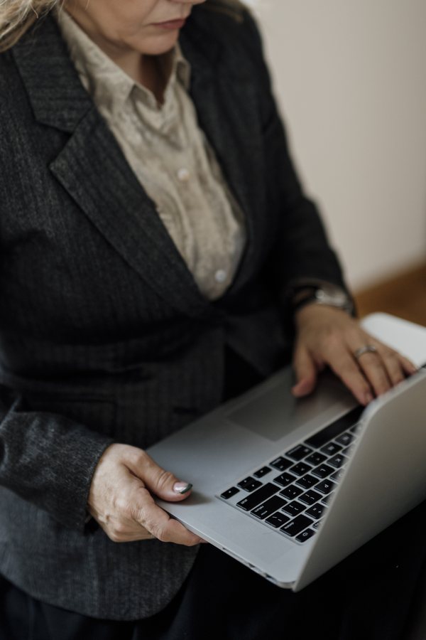 Negli USA le donne occupano il 50,1% dei posti di lavoro dipendente