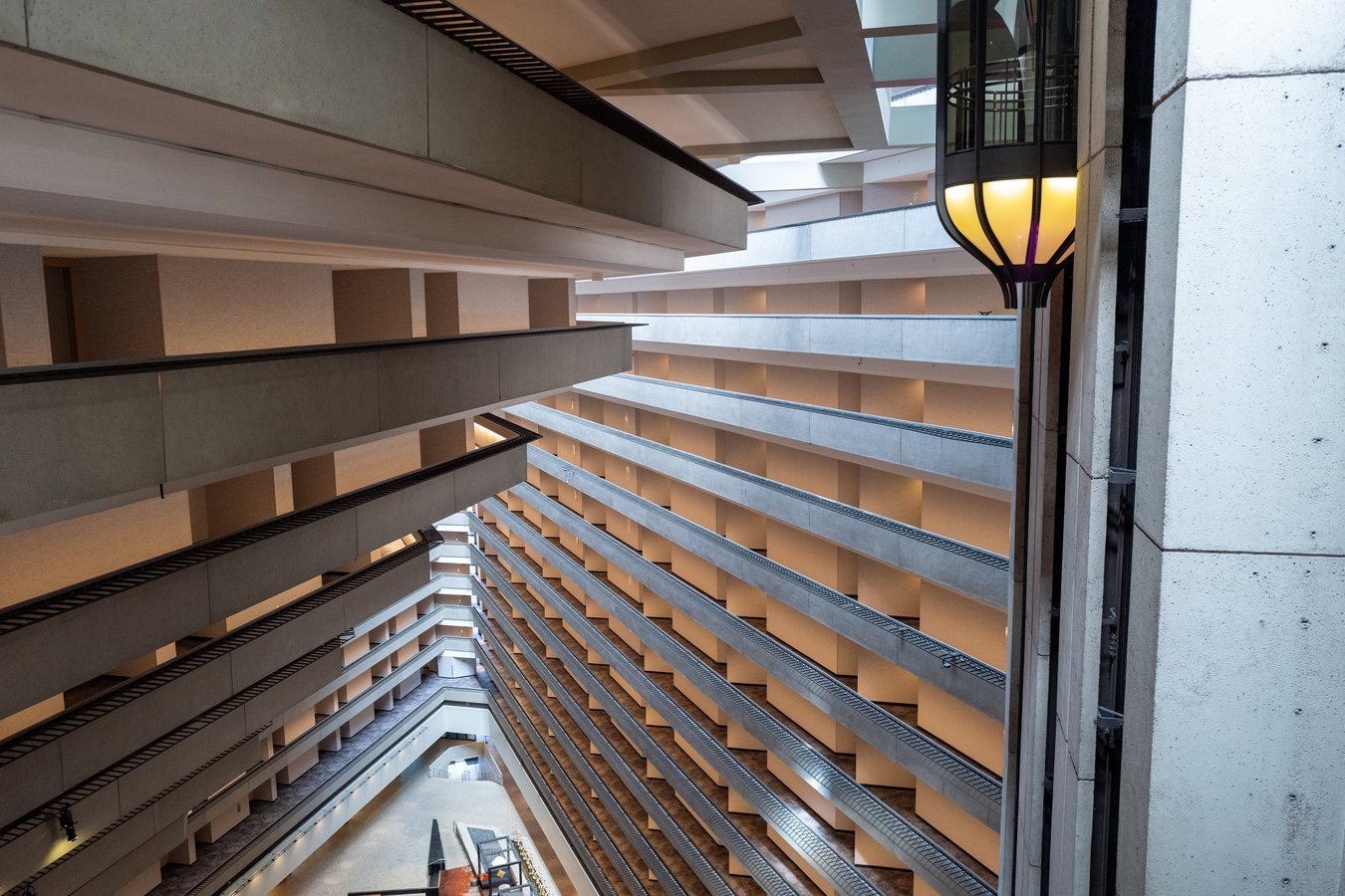 L'atrio d'hotel più grande del mondo è alto come un edificio di 15 piani
