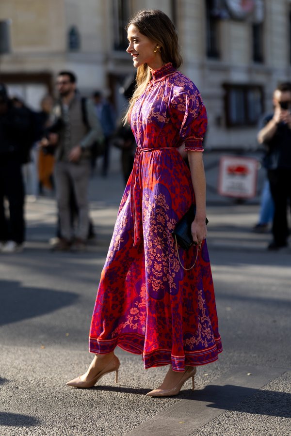 Abbronzatura di fine estate: 5 abiti fluidi di Zara, Mango e Stradivarius