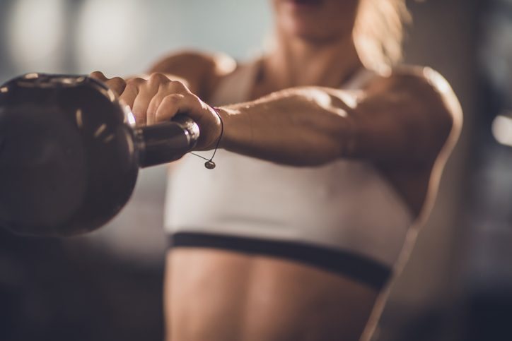 Dieci esercizi in palestra eseguiti male dalla maggior parte delle persone, ecco come correggerli