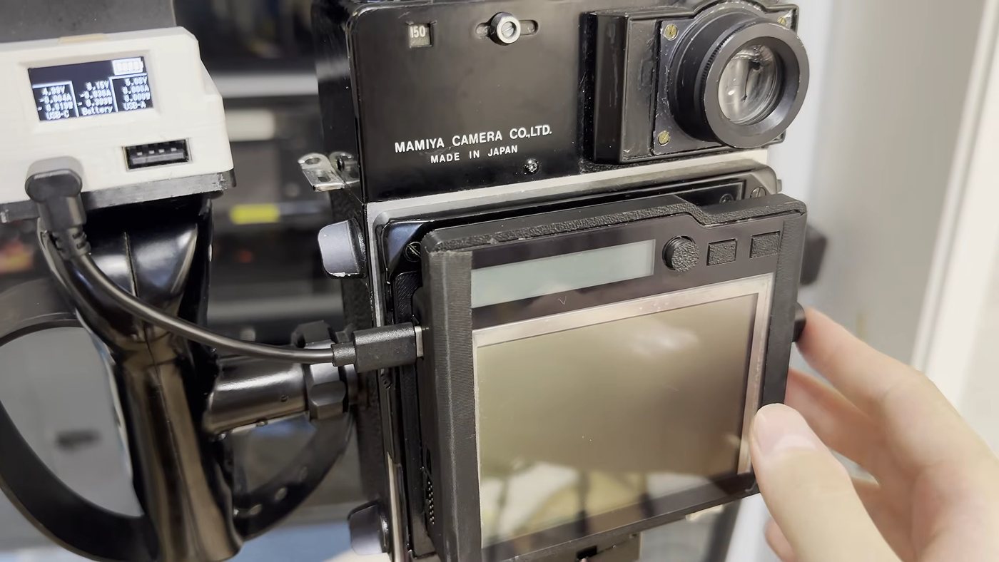 Un dorso digitale open source riporta la fotografia medio formato nel presente
