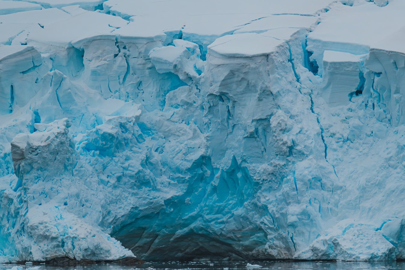 Riduzione del ghiaccio attorno all'Antartide altera salinità e densità delle acque