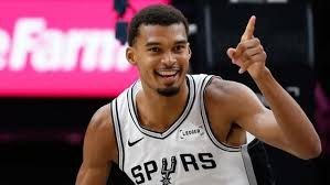 Wembanyama e Gilgeous-Alexander, duello MVP all'esordio tra Spurs e Thunder