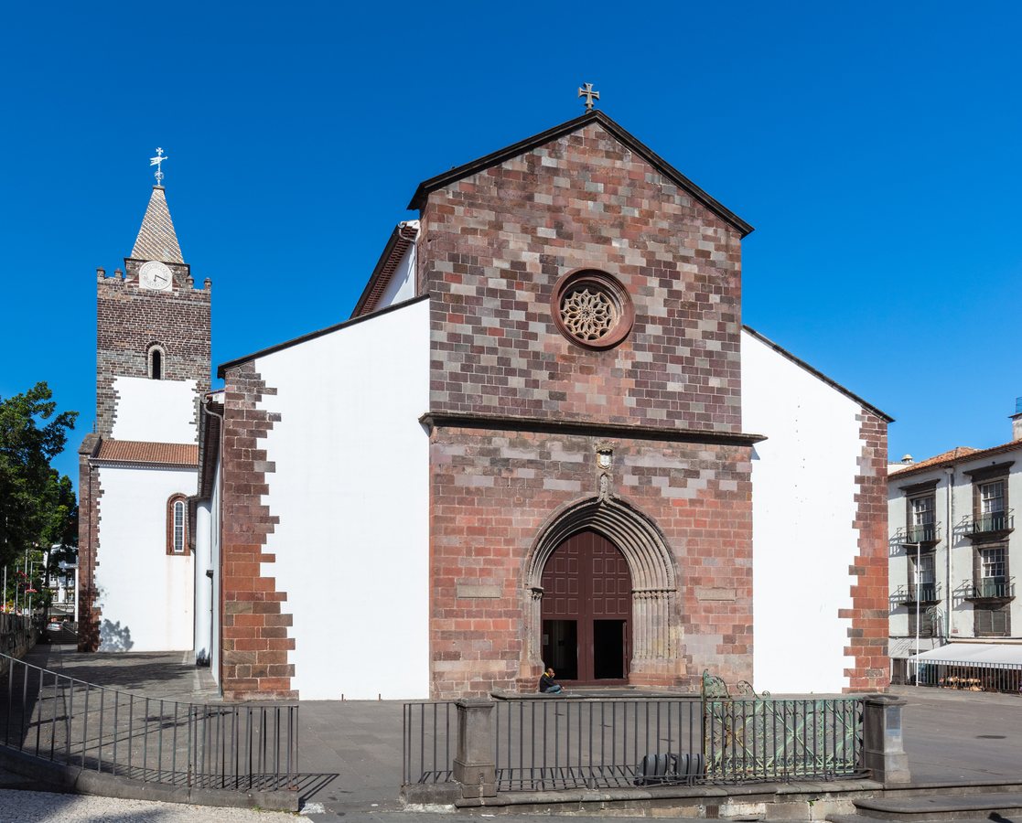 Funchal aspettava Ronaldo, ma all’altare c’erano Nicole e Fábio