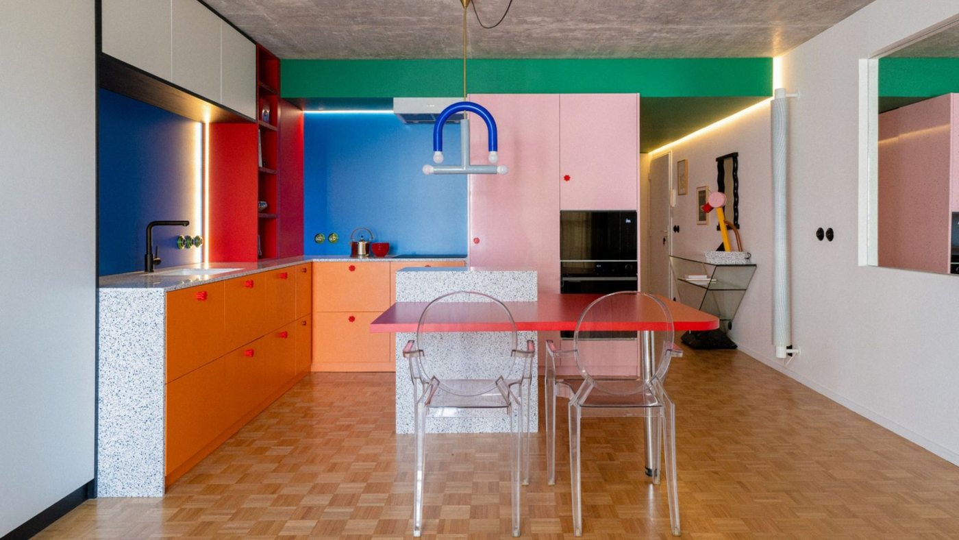 A Parigi un appartamento ereditato diventa un manifesto del design Memphis