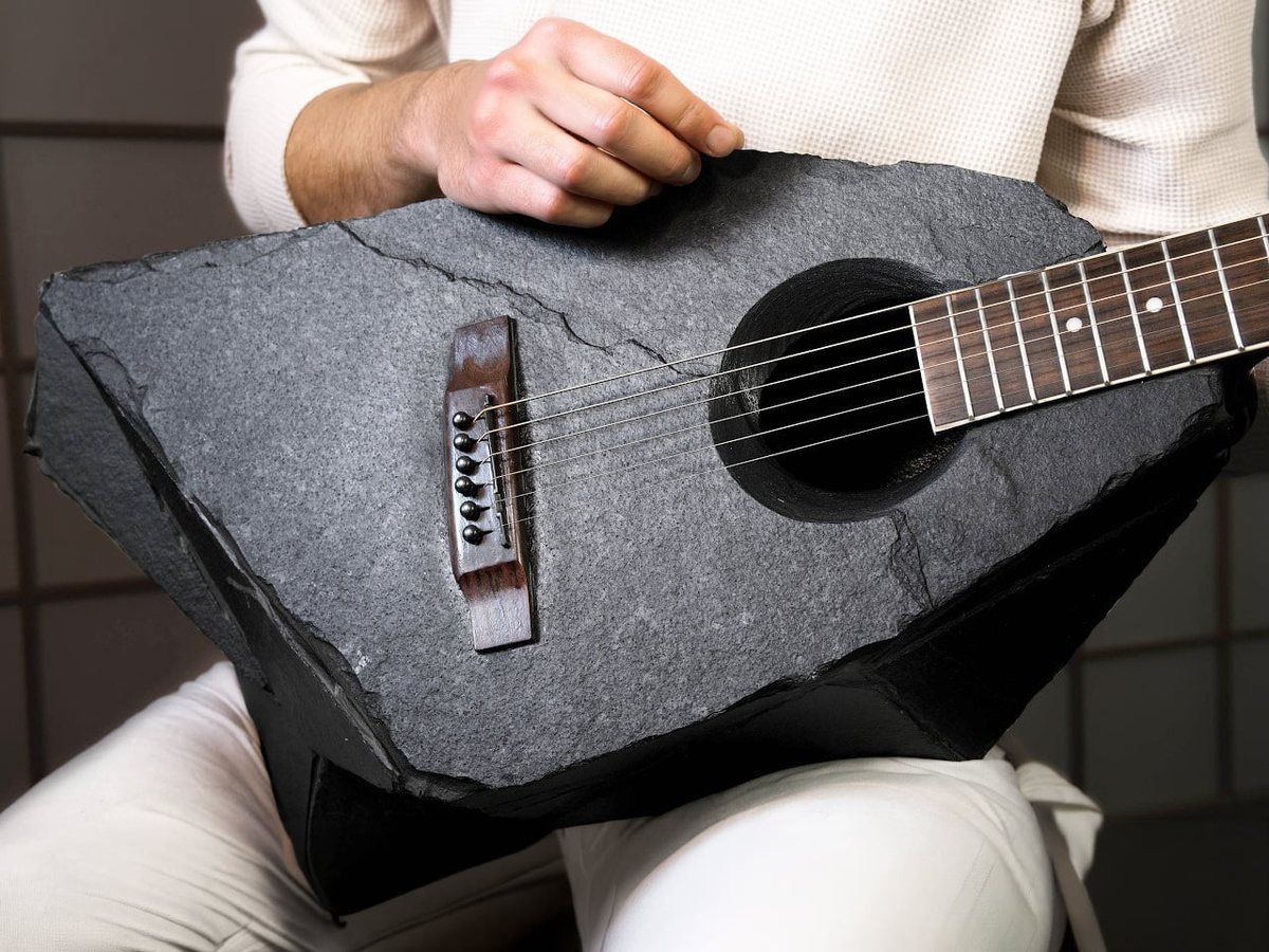 Chitarra costruita in ardesia: il rock diventa letterale