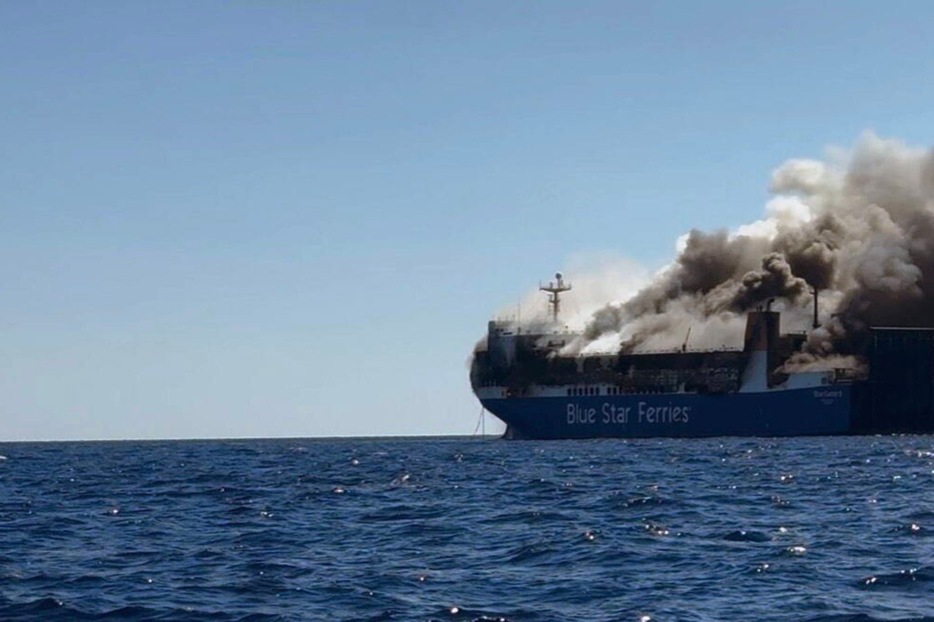 Incendio sul traghetto Blue Carrier 2 al largo di Mykonos: evacuate 29 persone