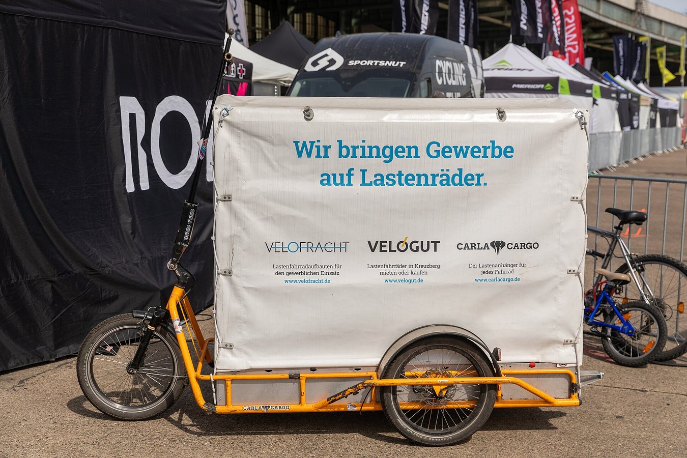 Hinterher, rimorchi pieghevoli per trasformare qualsiasi bici in cargo bike