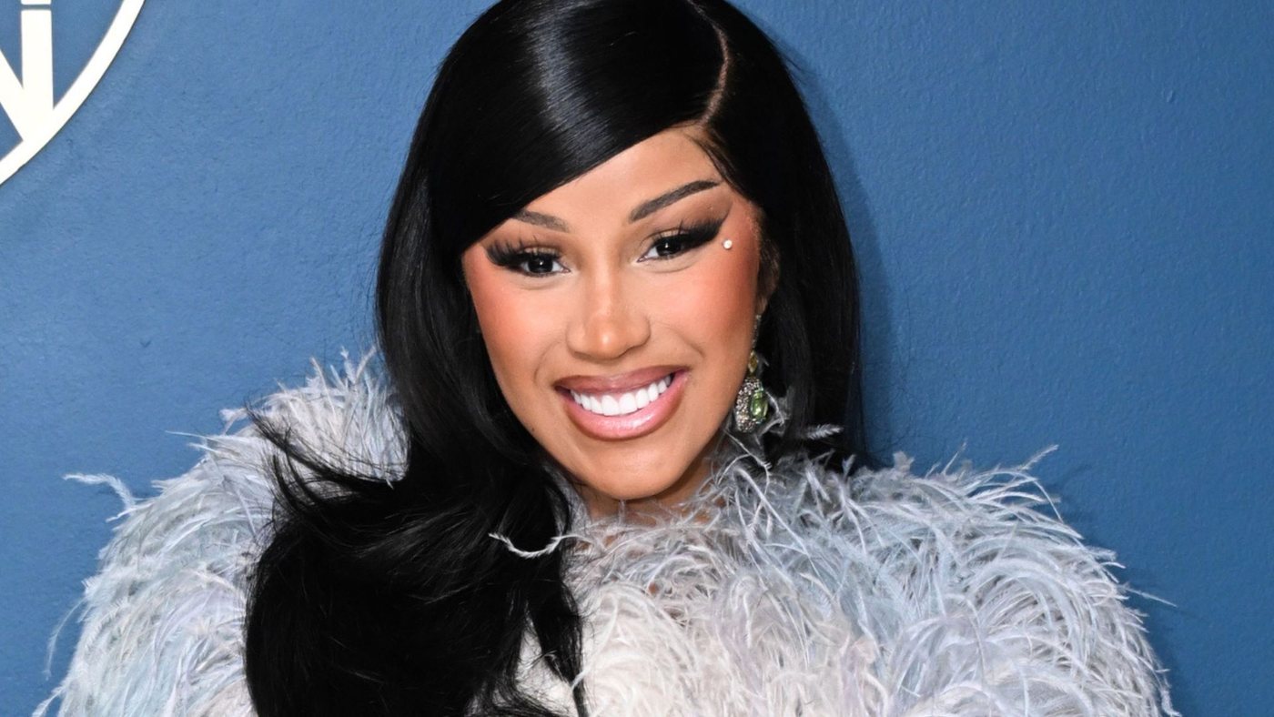 Cardi B sceglie un albero di Natale tutto bianco per la casa del New Jersey