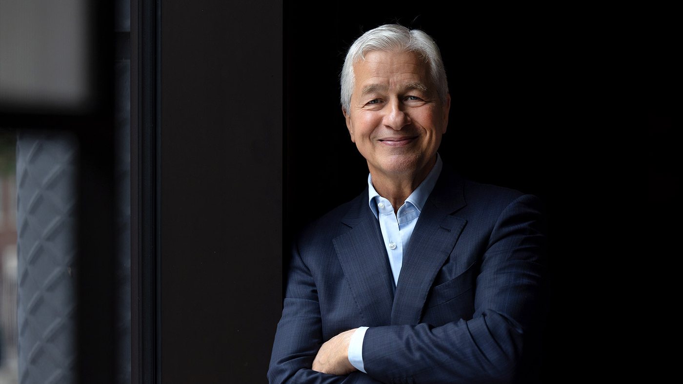 Dimon avverte sul dollaro mentre Trump cambia debito, commercio e regole