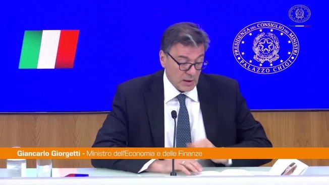 Giorgetti annuncia sconto di 17 centesimi sul gasolio fino al 6 agosto